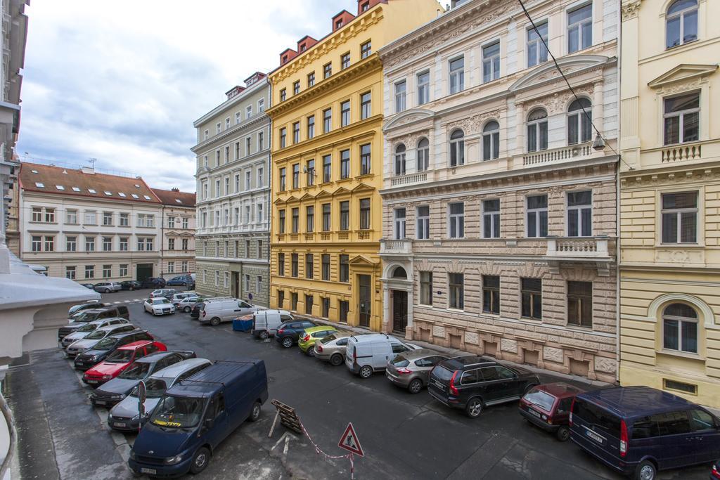 V Lesicku 8 * Prag